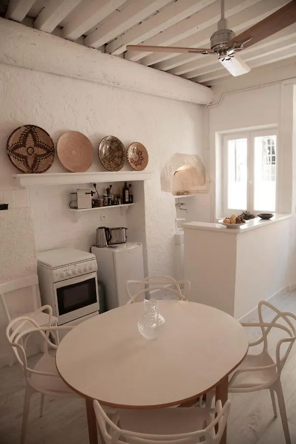 Апартаменты Arles Downtown Entire Home